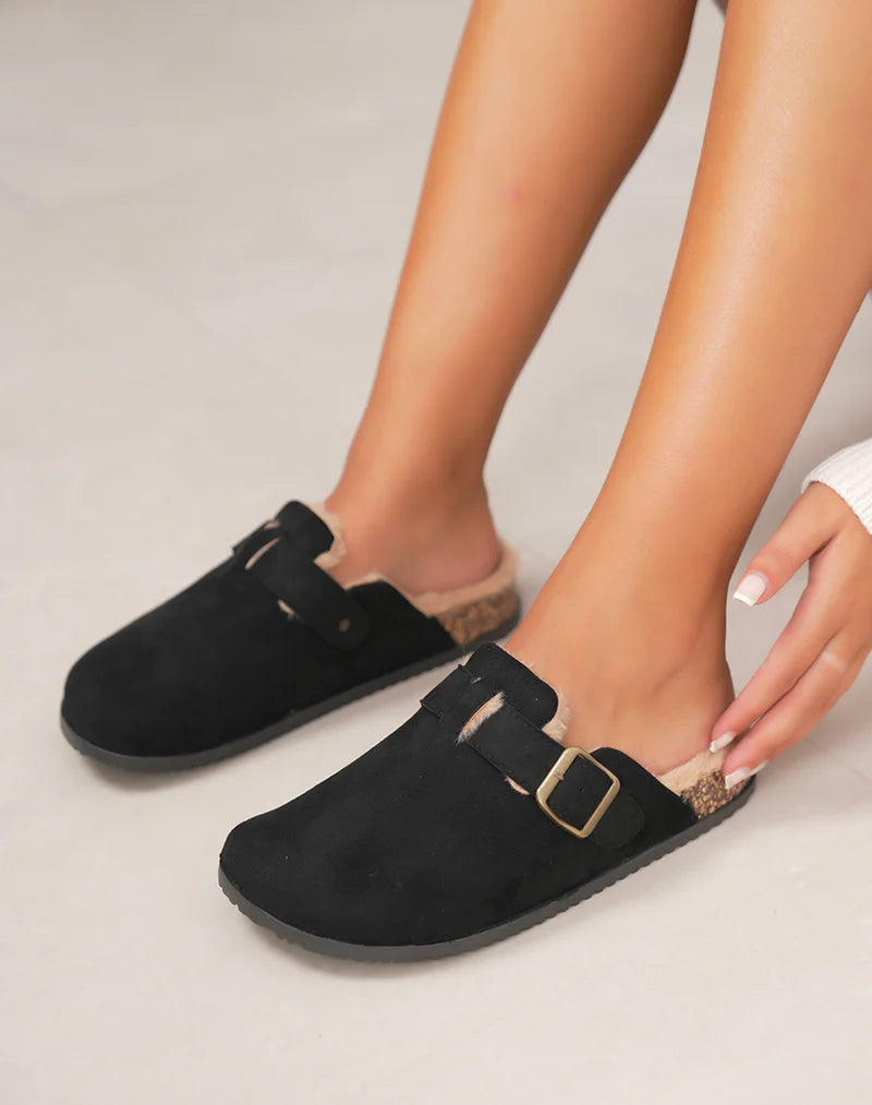 Mules noires fourrées avec sangle décorative