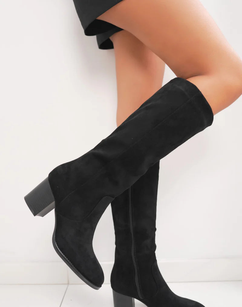 Bottes noires en suédine à talon carré et intérieur fourré