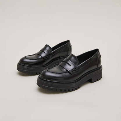 Mocassins à semelles crantées - en cuir noir