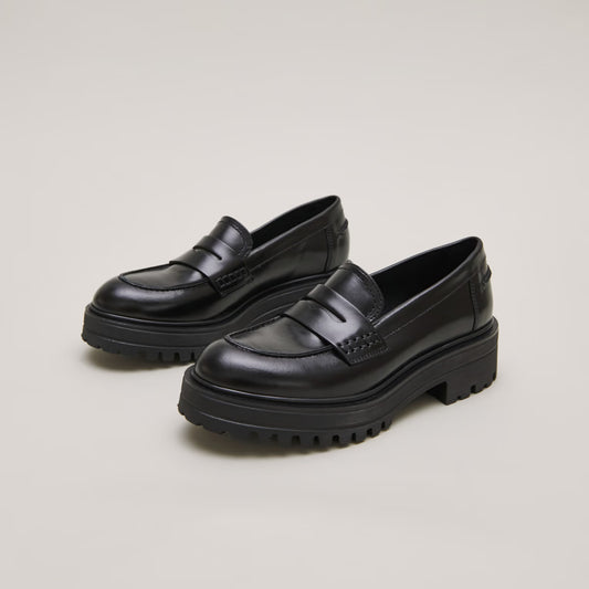 Mocassins à semelles crantées - en cuir noir