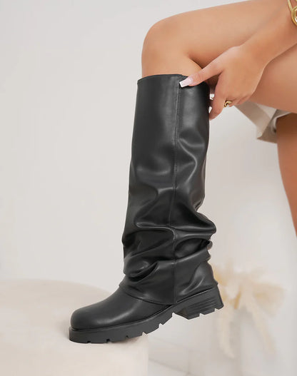 Bottes noires à semelles crantées avec revers et doublure chaude